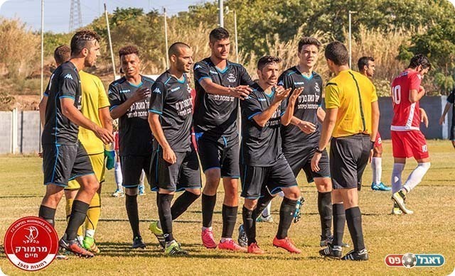 שחקני אזור בטענות כלפי השופט (יוסי סוריק)